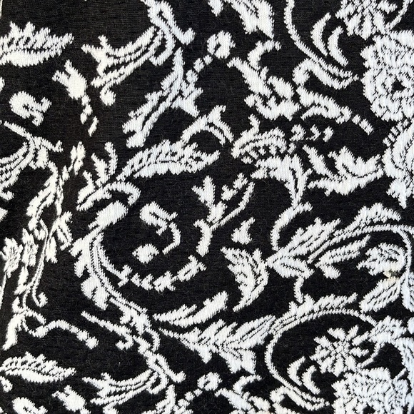 PerSeption Concept Women’s Sleeveless Black/White Embroidered Pattern Top Size S - Picture 4 of 7